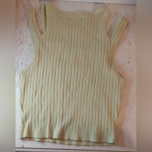 Kendall & Kylie Cutout Sweater Crop Tank Top Size Medium Pale Green Sporty Boho - Picture 7 of 8